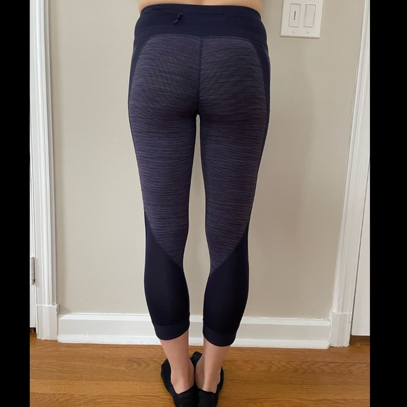 Lulu Lemon crop purple leggings size 4 - Picture 2 of 8